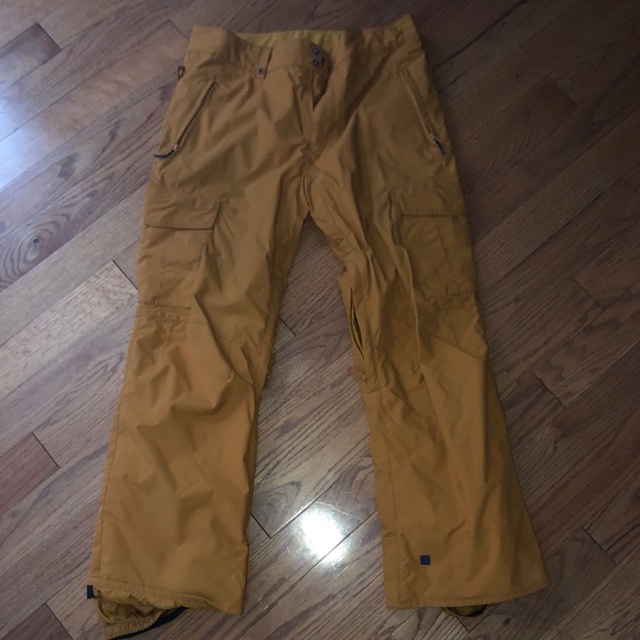 Quiksilver Other - Quicksilver snow pants